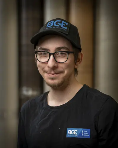 Casper Johansen, lärling golvläggare hos Blekinge Golventreprenad, porträtt