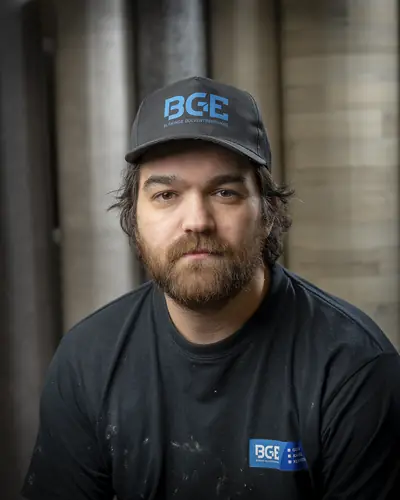 Christoffer Abrahamsson, plattsättare hos Blekinge Golventreprenad, porträtt